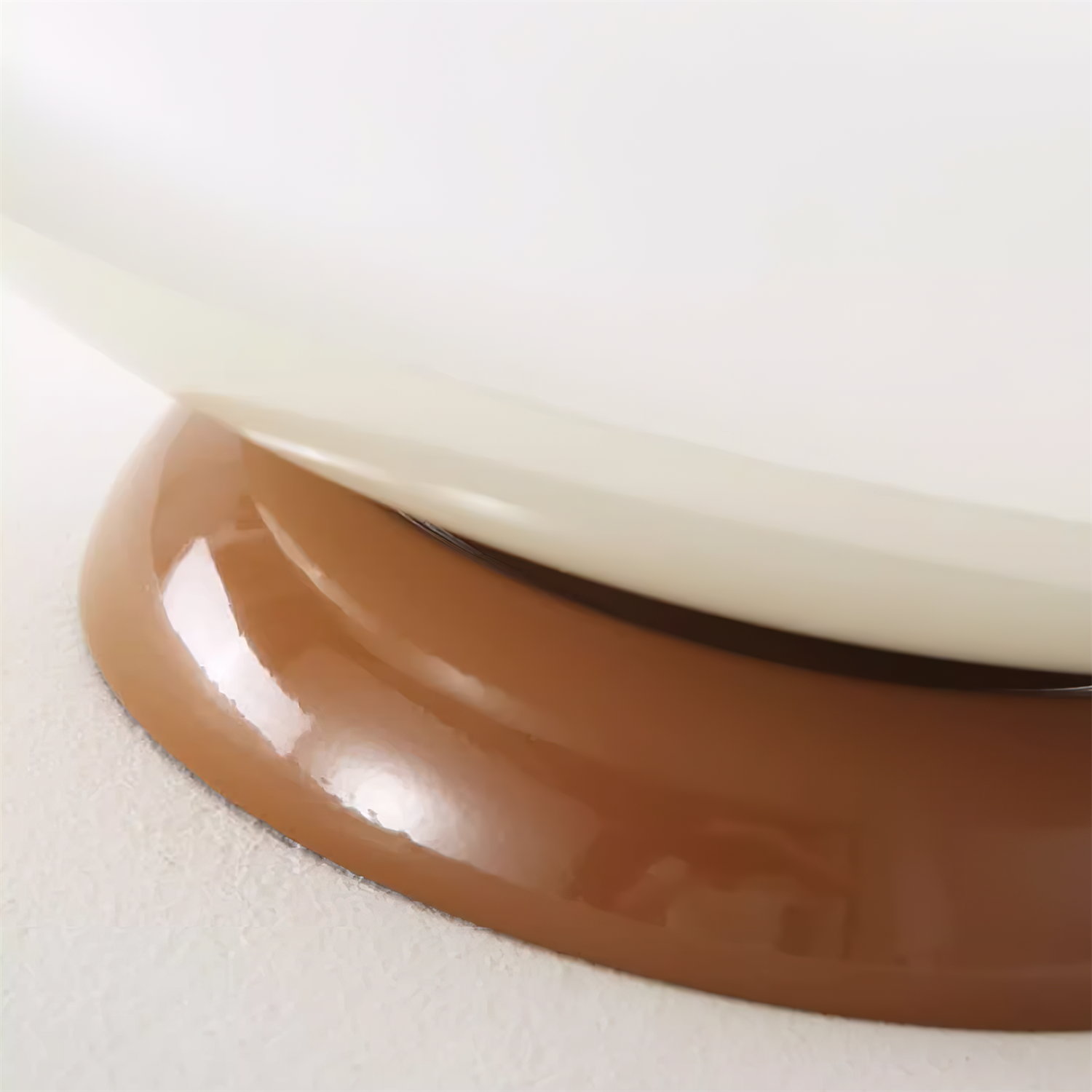 Plafonieră LED rotundă - strălucire naturală și eleganță discretă