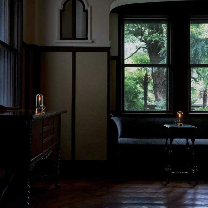 מנורת שולחן — תאורה חמימה אפקט להבה