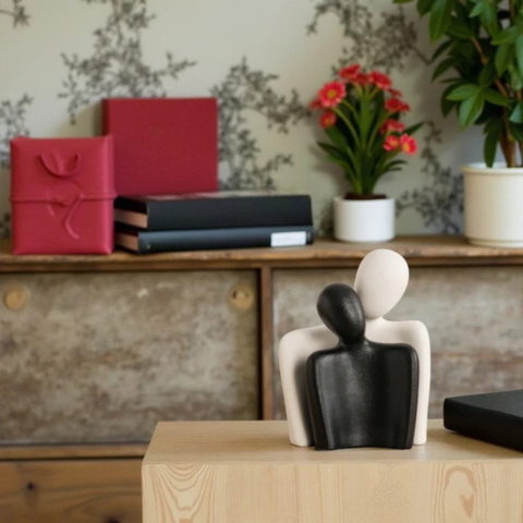 Skulptur Par Enlaced – Konstnärlig och Emotionell Utstrålning