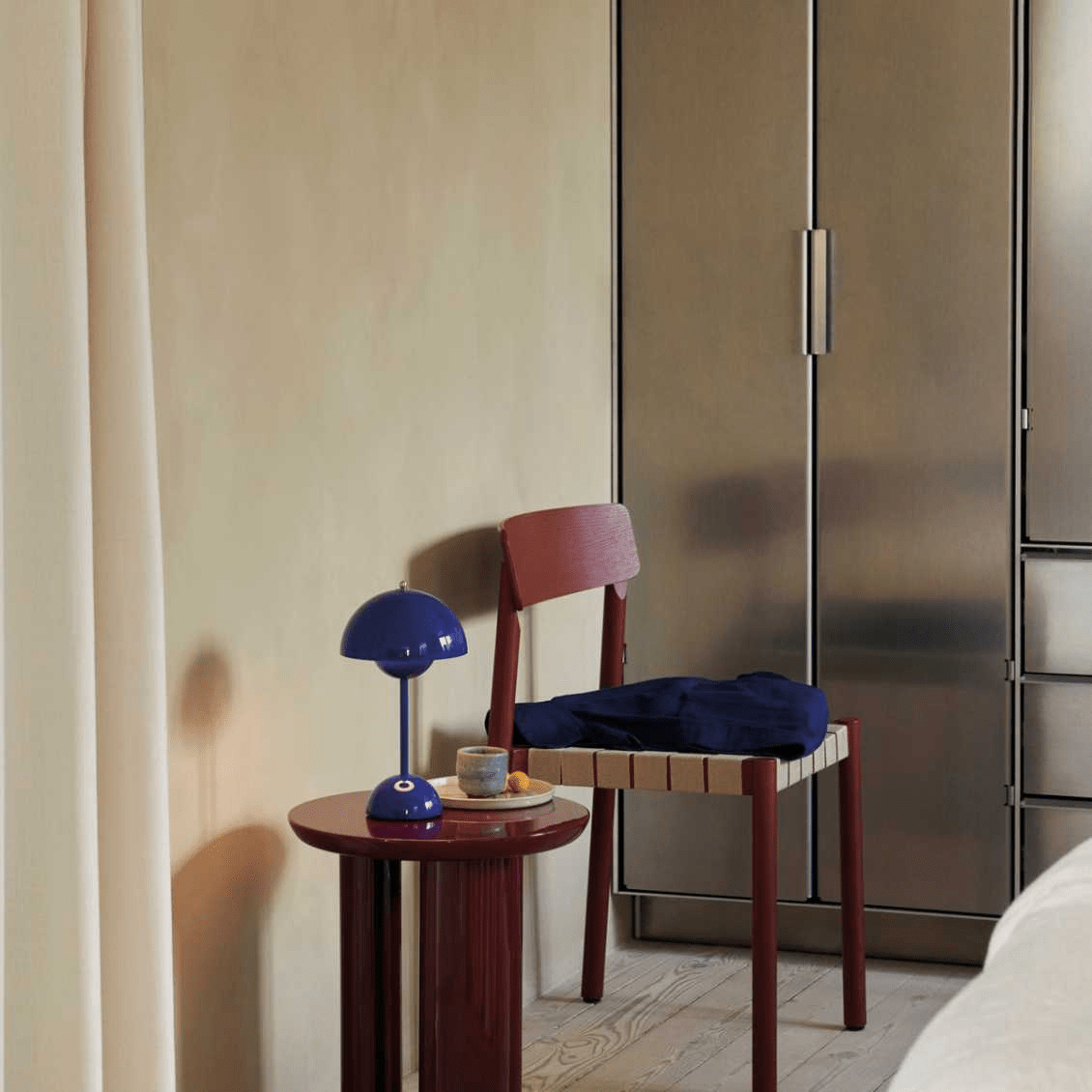 Stolní LED lampa – moderní jednoduchost a funkčnost