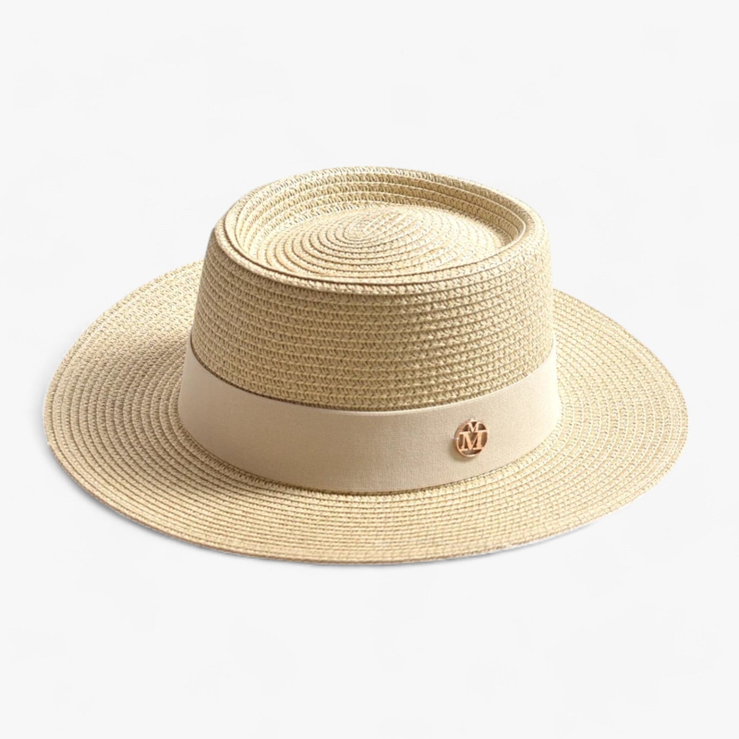 Klobúk s klobúkom z trávy – Retro elegancia a slnečná ochrana