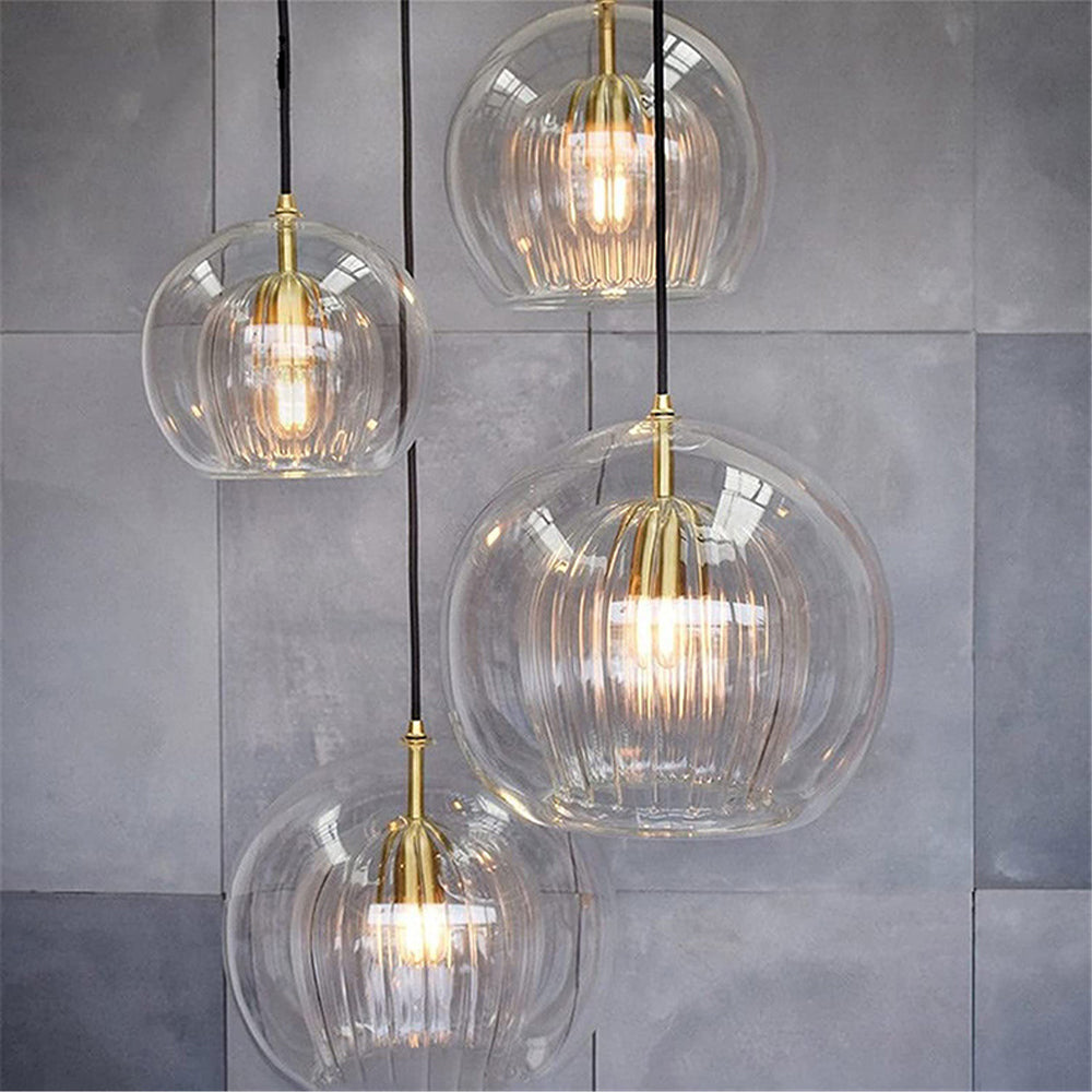 Elegant and Warm Glass Pendant Lamp – Style and Refinement 