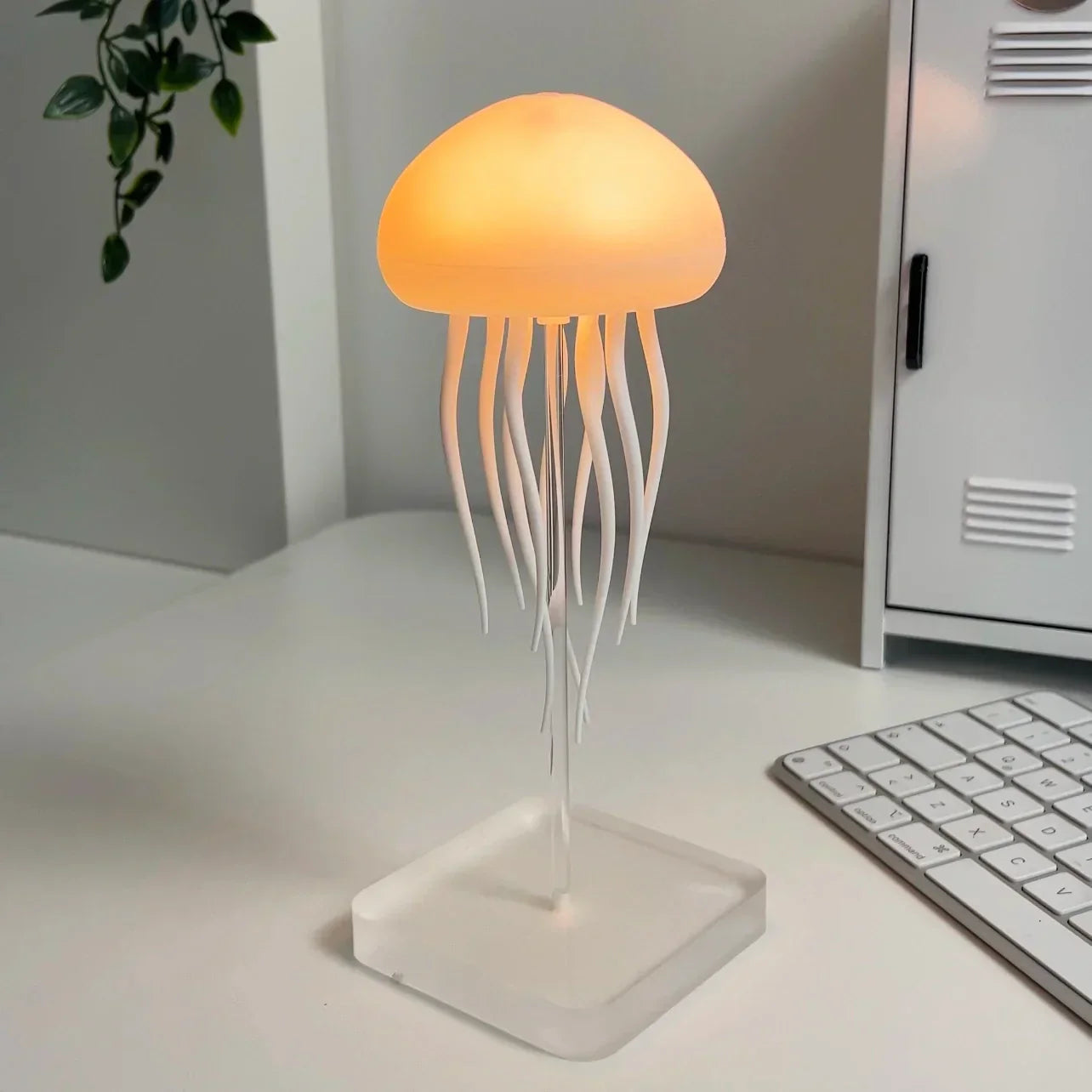 Dancing Jellyfish Lamp – Soothing Light and Hypnotic Movements 
