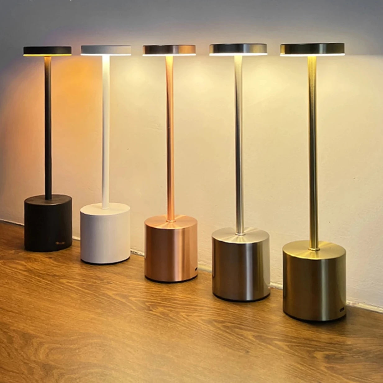 מנורת שולחן LED מגע נטענת – תאורה מעשית ומודרנית 