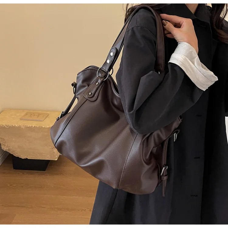 זיטה | תיק גדול עם ידית רכה ורצועה נשלפת – אלגנטיות ונוחות 