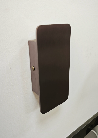 Minimalistisk LED Vegglampe – Subtilt Lys Og Moderne Linje 