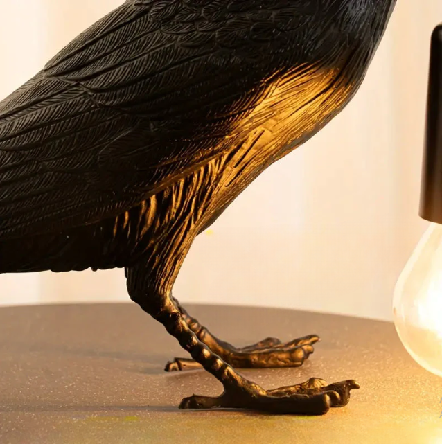 Dekoratívna lampa — Havran pre tajomnú atmosféru 