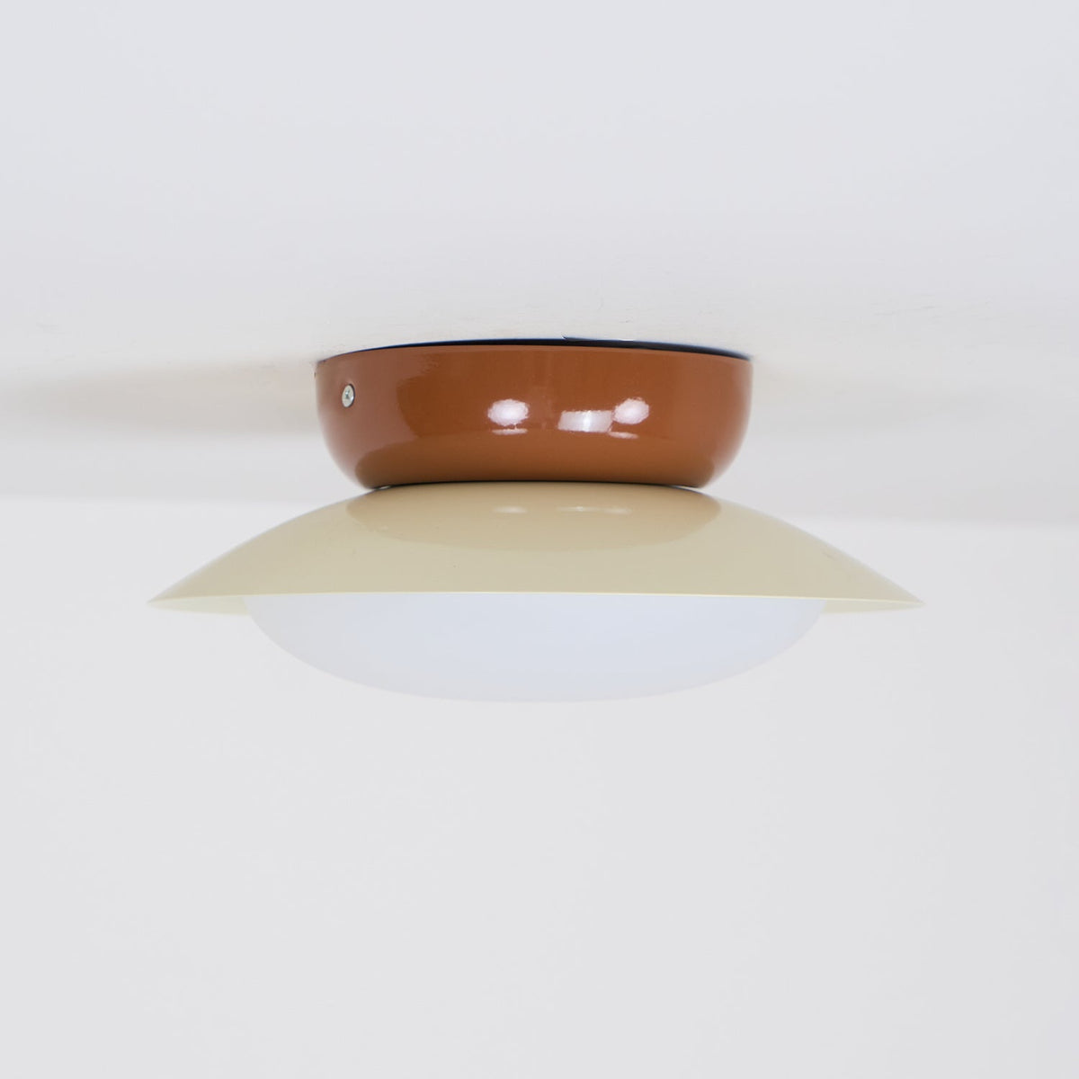 Okrągła lampa sufitowa LED - naturalny blask i dyskretna elegancja