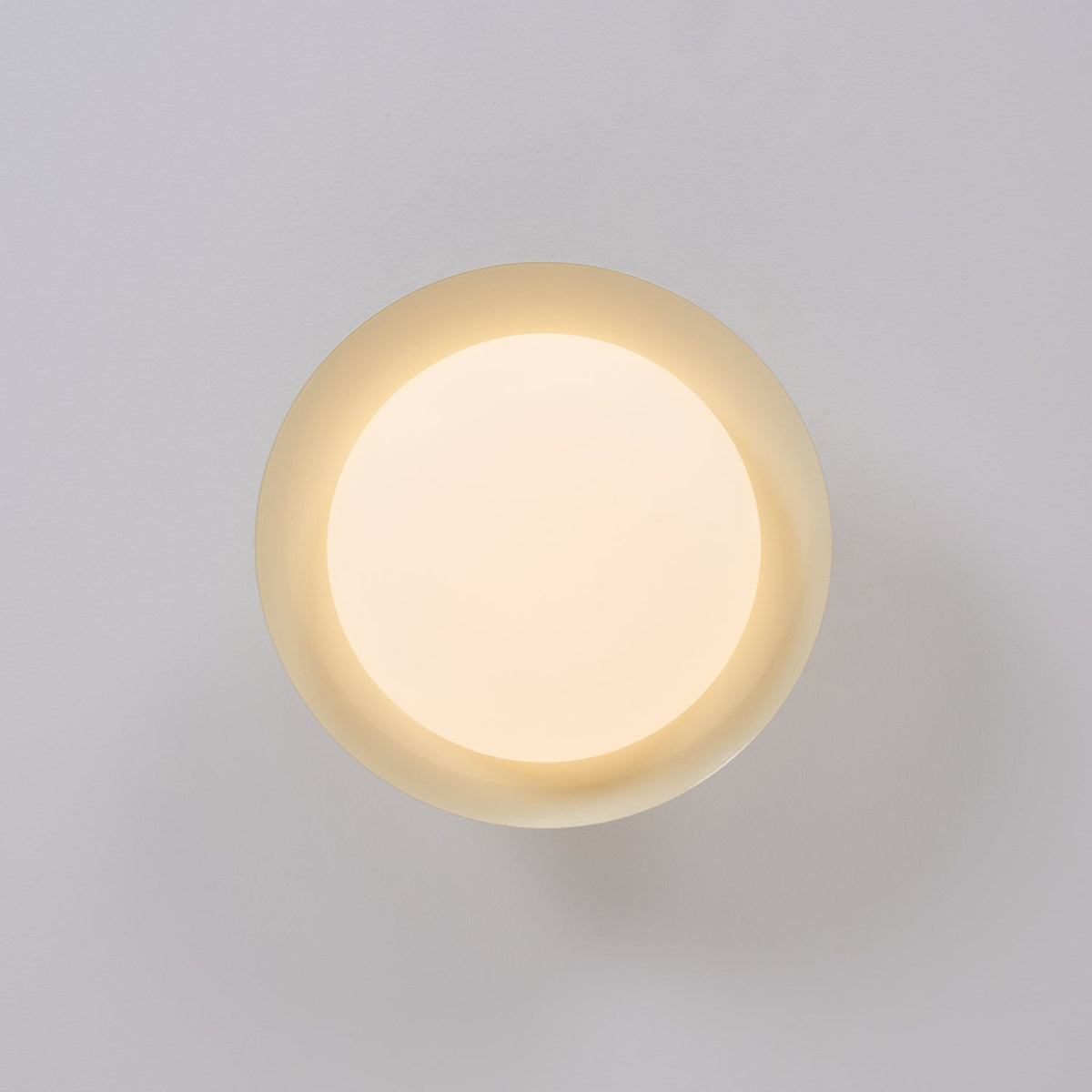 Okrągła lampa sufitowa LED - naturalny blask i dyskretna elegancja
