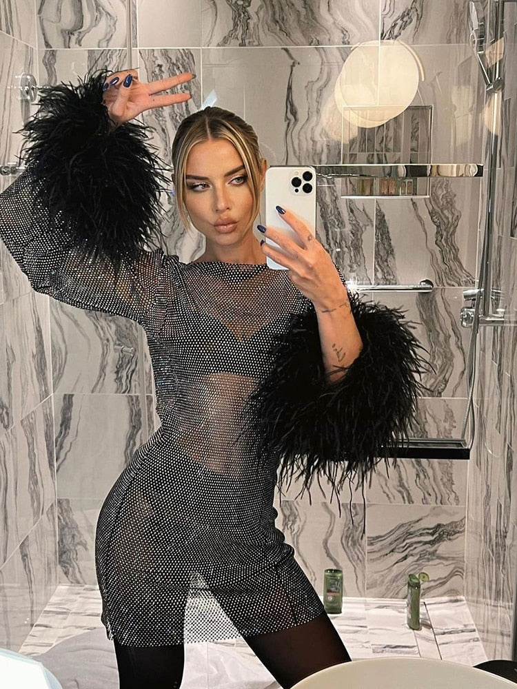 فستان سهرة – أسلوب لامع وأنثوي 