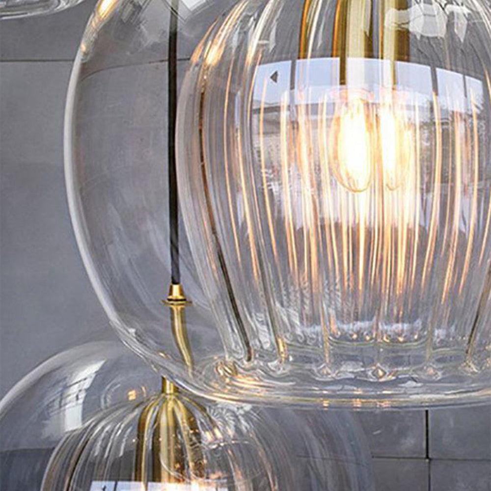 Elegant and Warm Glass Pendant Lamp – Style and Refinement 