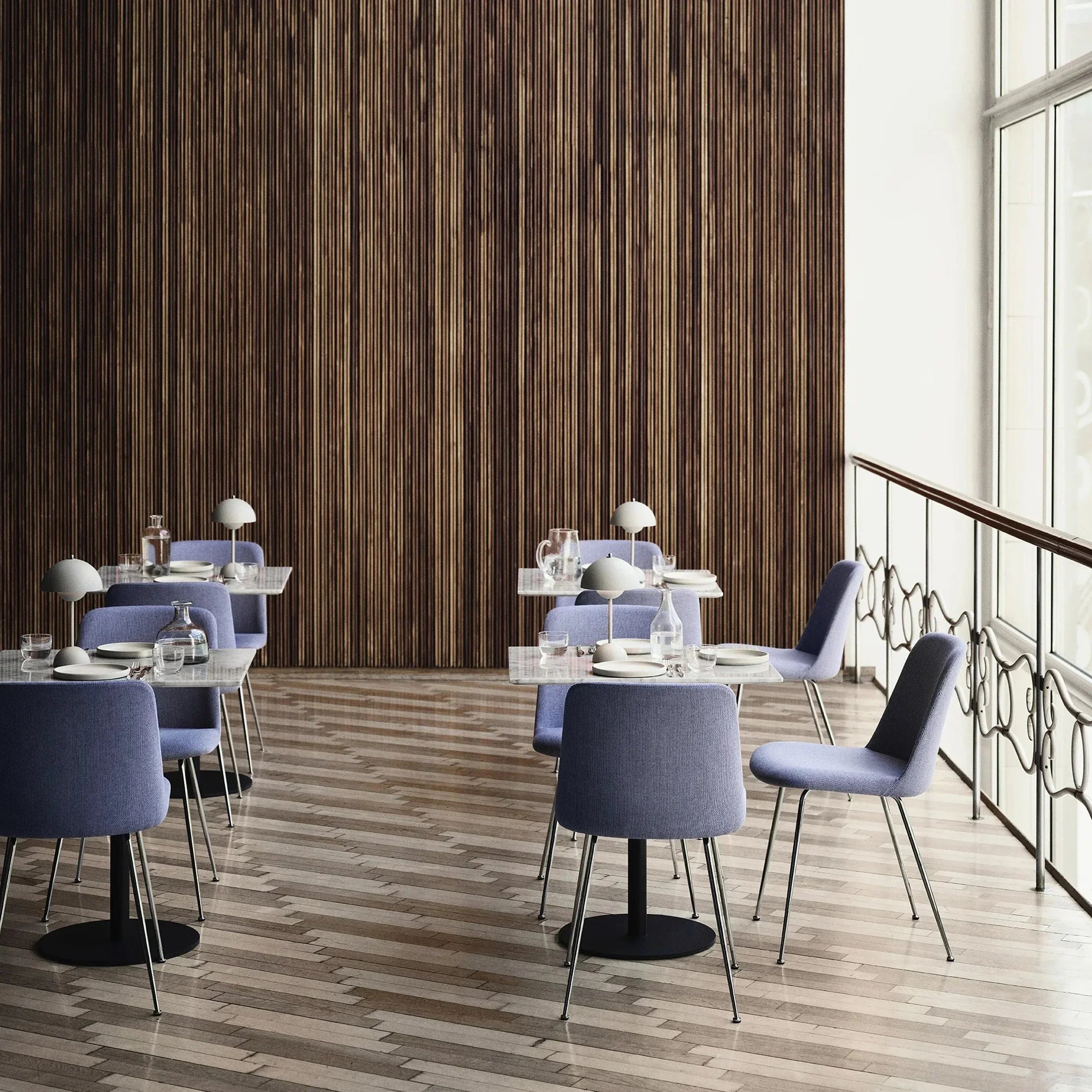 Stolní LED lampa – moderní jednoduchost a funkčnost 