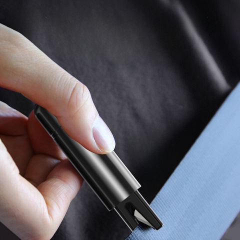 Strumento compatto per la sicurezza automobilistica - Design pratico e utilizzo immediato