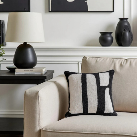 Poduszka Dekoracyjna w Wzór Zebra – Dzikie i Eleganckie Wykończenie 