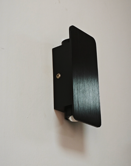 Minimalistisk LED Vegglampe – Subtilt Lys Og Moderne Linje 