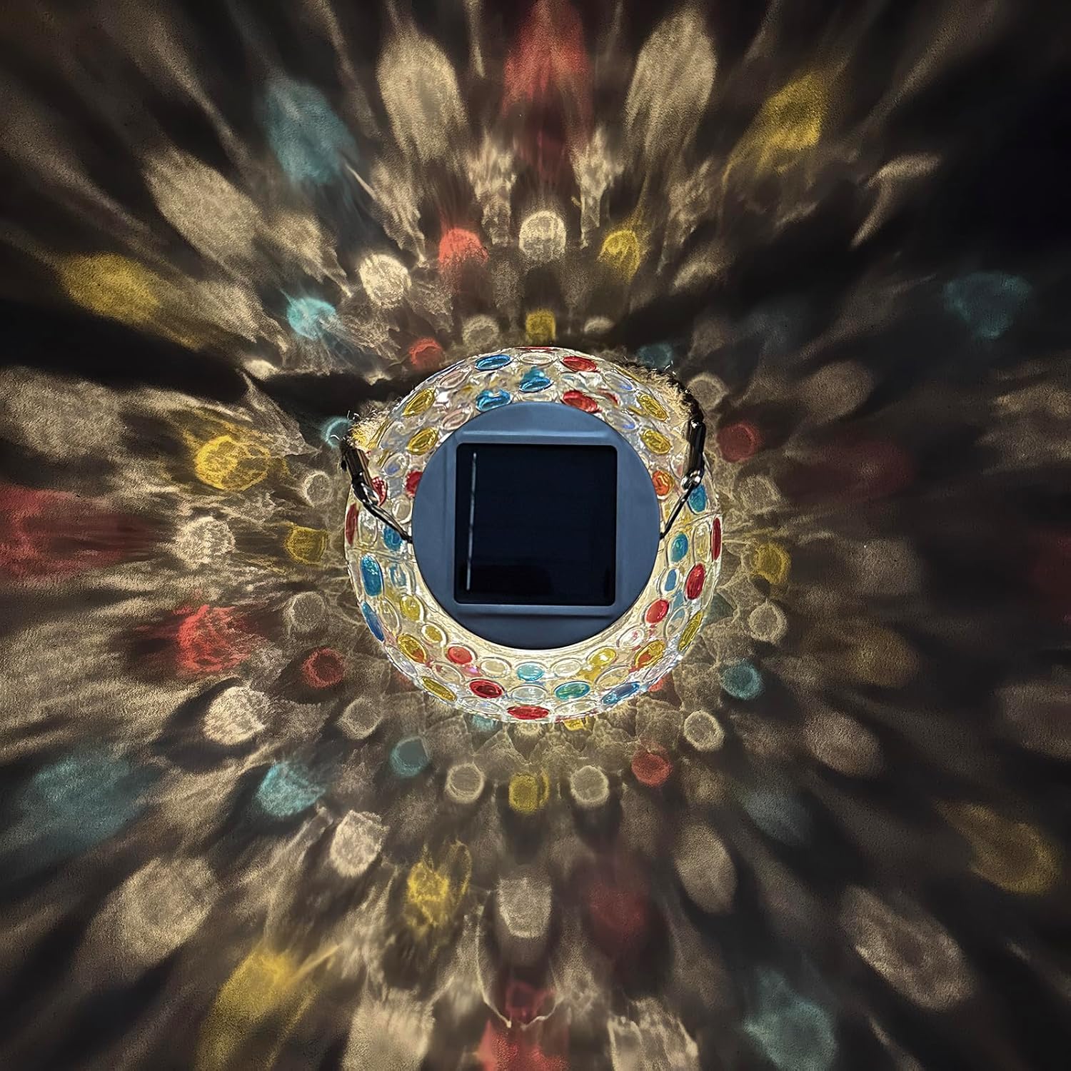 פנס סולארי חיצוני — אלגנטיות בזכוכית 