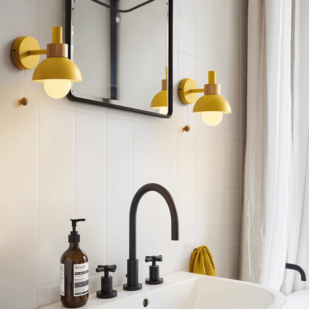 Pastellfarget vegglampe med trekkbryter - myk belysning og moderne stil