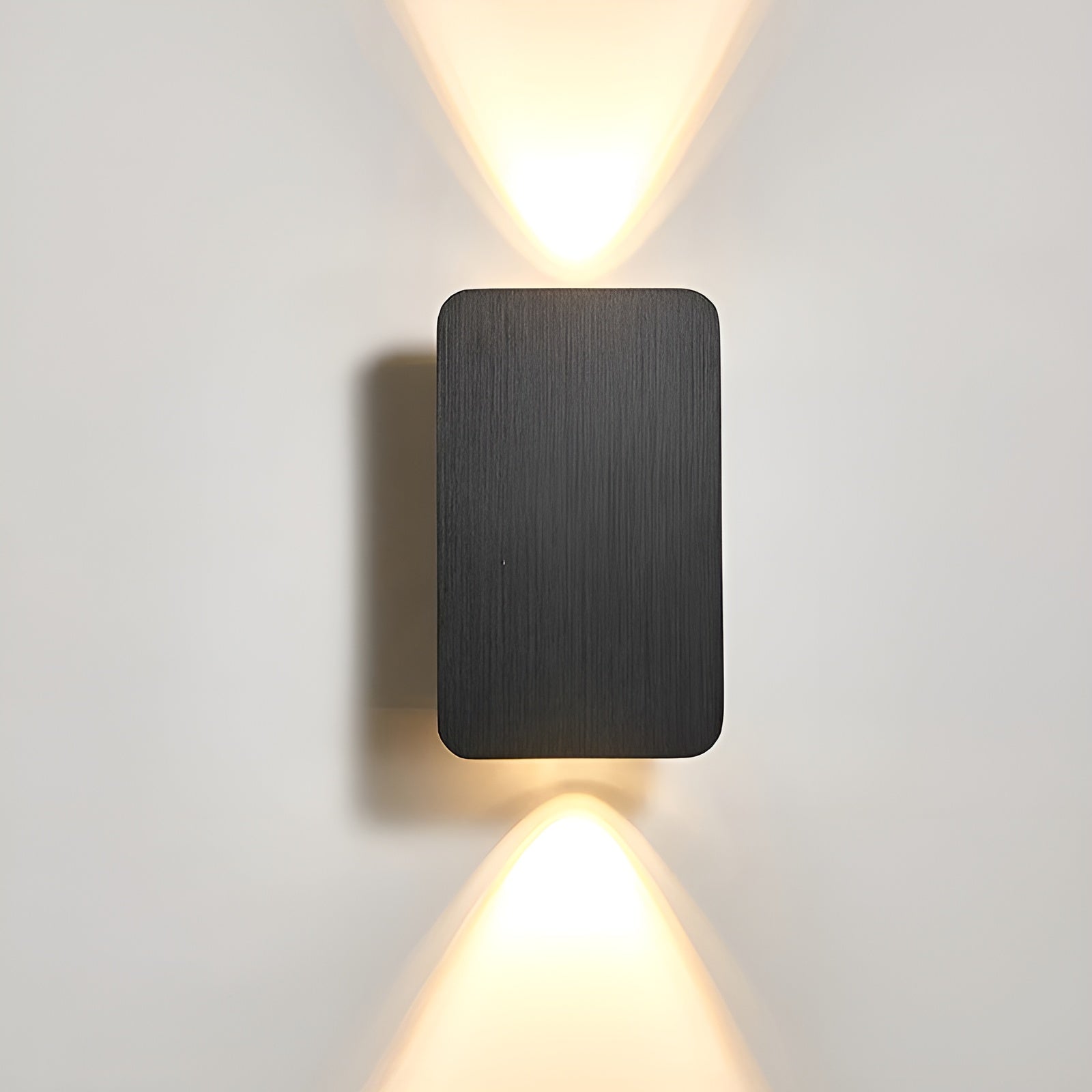 Aplica de perete LED minimalistă – lumină subtilă și linie contemporană 
