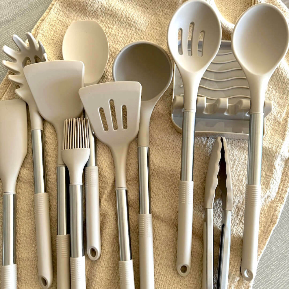 Set di 12 pezzi di pentole in silicone - Completo e comodo da usare